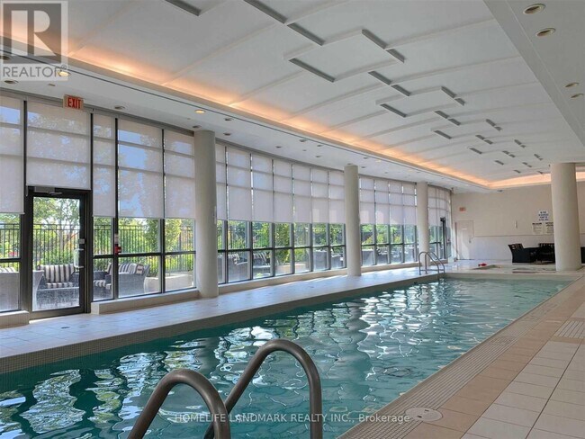 509 Beecroft Rd in Toronto, ON - Building Photo - Building Photo