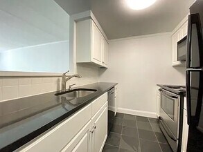 1933 Commonwealth Ave, Unit 108 in Boston, MA - Building Photo - Building Photo