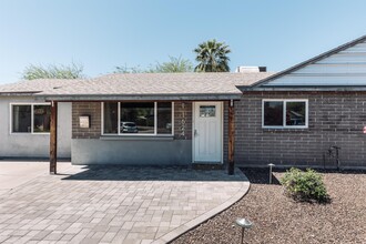 1624 S Parkside Dr in Tempe, AZ - Foto de edificio - Building Photo