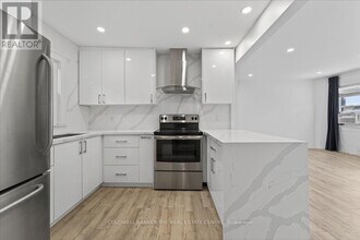 693 Mt Pleasant Rd in Toronto, ON - Building Photo - Building Photo