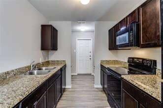 206 Royal St in Cleburne, TX - Building Photo - Building Photo