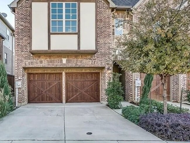 property at 580 Hampshire Dr