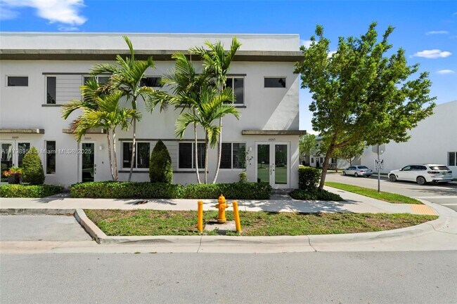 10263 NW 66th St in Doral, FL - Building Photo - Building Photo