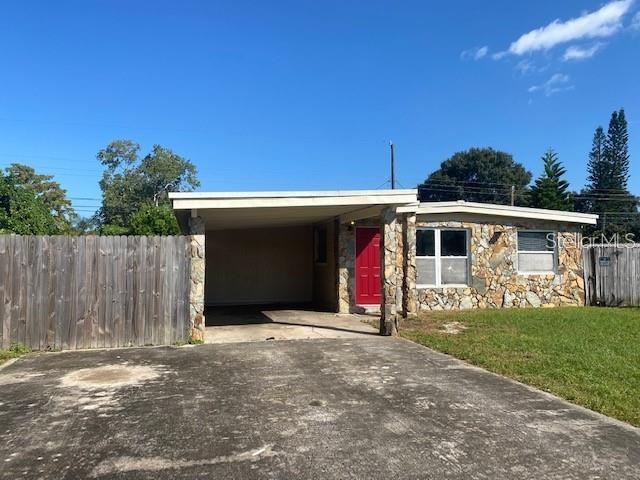 8233 Portulaca Ave in Seminole, FL - Building Photo