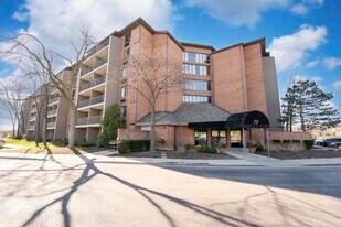 75 Kristin Cir in Schaumburg, IL - Building Photo