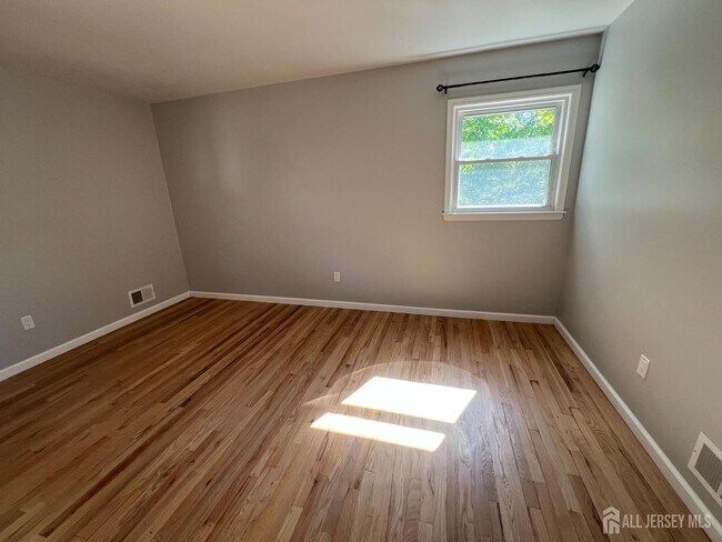 9 Newman St in East Brunswick, NJ - Building Photo - Building Photo