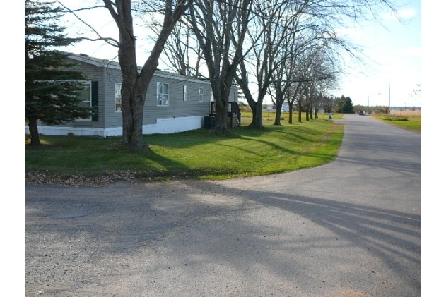 412 Boedeker Ave in Almena, WI - Foto de edificio