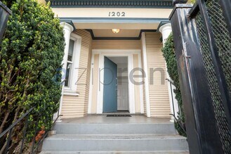 1202 Adeline St in Oakland, CA - Foto de edificio - Building Photo