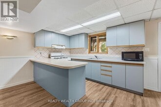 89 Knotty Pine Dr in Whitby, ON - Building Photo - Building Photo