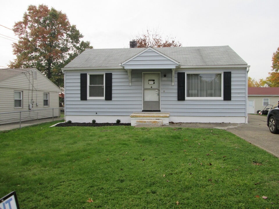 820 Lincoln Ave SE in Girard, OH - Building Photo