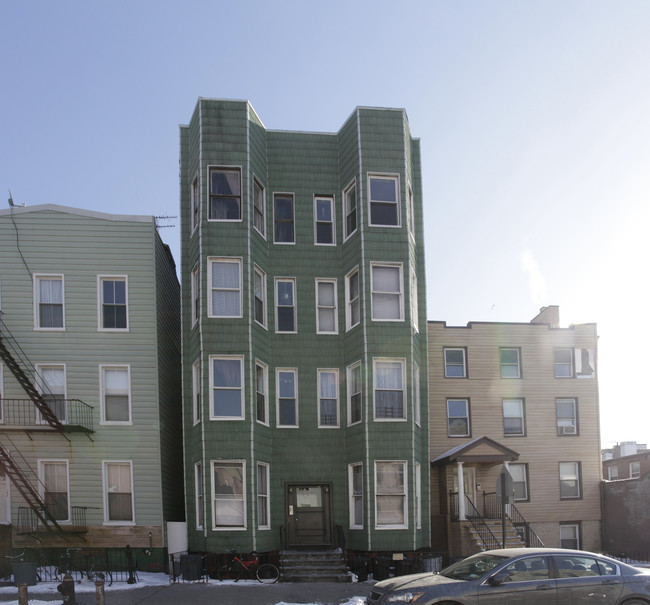 150 Calyer St in Brooklyn, NY - Building Photo - Building Photo