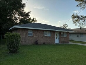 3159 Dee St in Slidell, LA - Foto de edificio - Building Photo