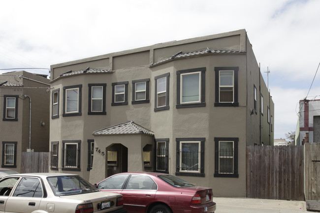 745 E 11th St in Oakland, CA - Building Photo - Building Photo