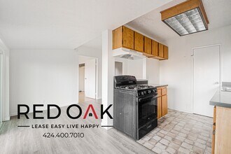 476 1/2 Crane Blvd in Los Angeles, CA - Building Photo - Building Photo