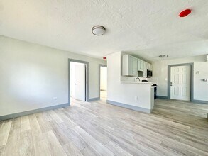 884 NW 14th St in Florida City, FL - Building Photo - Building Photo