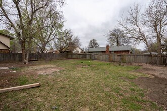 2608 W Fort Worth Pl in Broken Arrow, OK - Foto de edificio - Building Photo