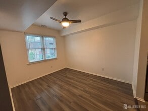 42 Powderhorn Ct in Woodbridge Township, NJ - Building Photo - Building Photo