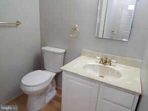 3656 Woodhaven Ct in Woodbridge, VA - Building Photo - Building Photo