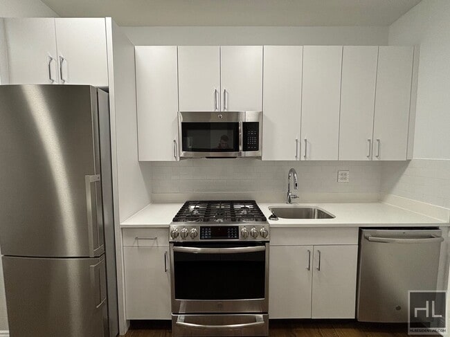 WEST 58 STREET in New York, NY - Building Photo - Building Photo