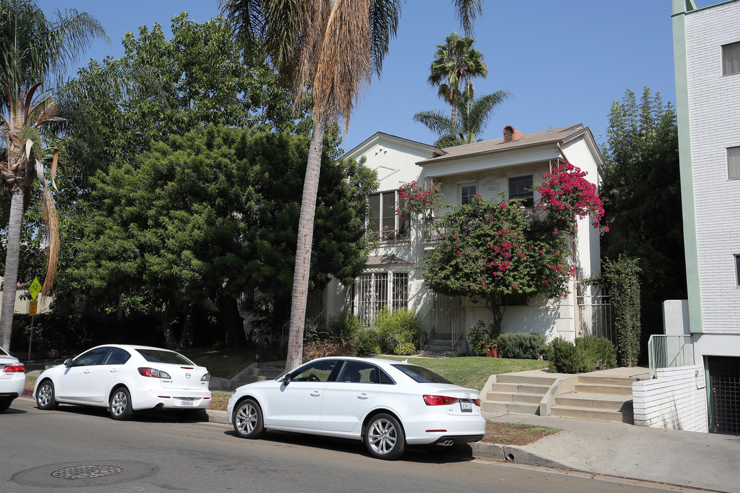 7916-7927 Rosewood Ave in Los Angeles, CA - Building Photo