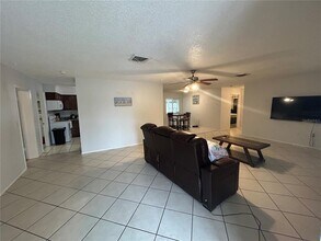 2101 Utica Dr in Sarasota, FL - Building Photo - Building Photo