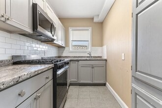 1690 N Main St in Fall River, MA - Building Photo - Building Photo