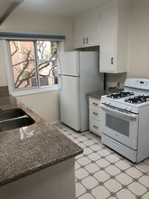 10647 Sherman Grove Ave in Los Angeles, CA - Foto de edificio - Building Photo