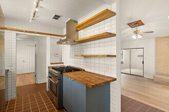 403 Flournoy Dr in Austin, TX - Foto de edificio - Building Photo