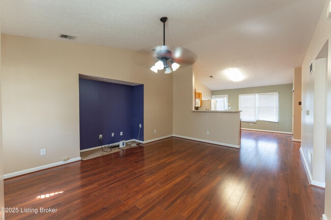 7035 Royal Links Dr in Louisville, KY - Building Photo - Building Photo