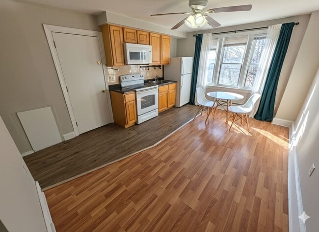 4917 Wissahickon Ave in Philadelphia, PA - Foto de edificio - Building Photo