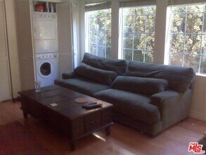 6414 Dix St in Los Angeles, CA - Foto de edificio - Building Photo