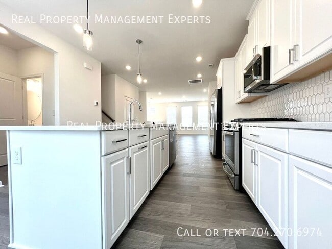 211 Tamala St in Davidson, NC - Building Photo - Building Photo