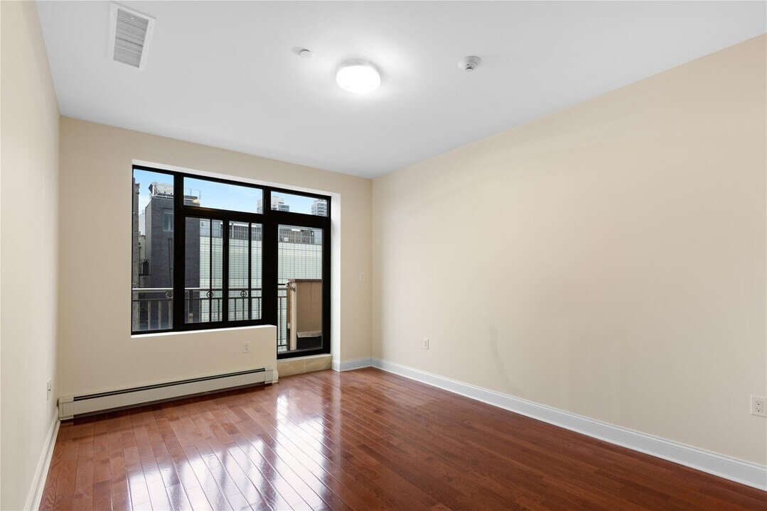 62 N 9th St in Brooklyn, NY - Building Photo