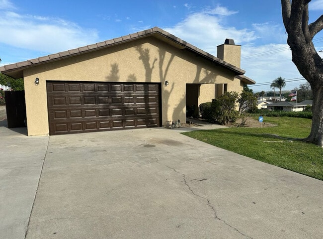 1602 Viola Pl in Pomona, CA - Building Photo - Building Photo