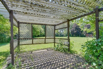 7 Creekside Ln in Barrington, IL - Building Photo - Building Photo