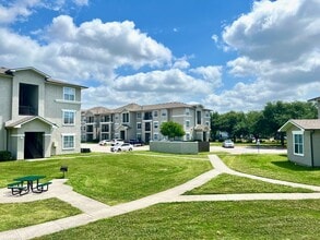 Costa Rialto in Houston, TX - Building Photo - Building Photo