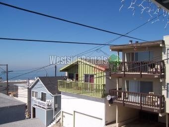 215 El Porto St in Manhattan Beach, CA - Foto de edificio