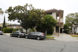 208 N Cedar St in Glendale, CA - Building Photo - Building Photo