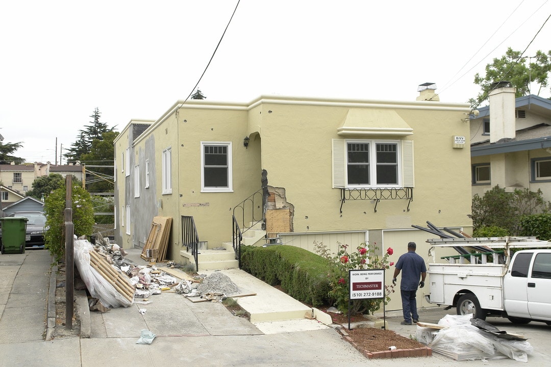 3722 Ardley Ave in Oakland, CA - Building Photo