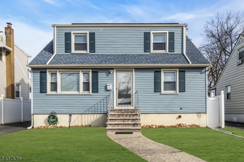 724 E Scott Ave in Rahway, NJ - Building Photo