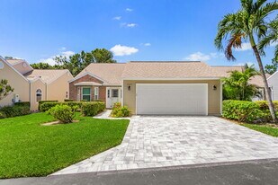 15337 Wimborne Ln in Naples, FL - Building Photo