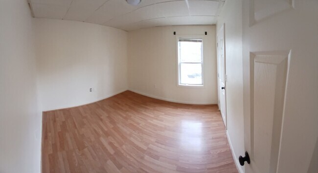 1909 N Main St in Fall River, MA - Building Photo - Building Photo