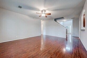 1210 Gibbons Ct in Rosenberg, TX - Building Photo - Building Photo