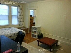 2001 Commonwealth Ave, Unit 12 in Boston, MA - Foto de edificio - Building Photo