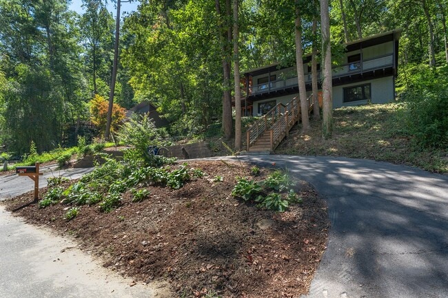 12 Riverbend Dr in Asheville, NC - Building Photo - Building Photo