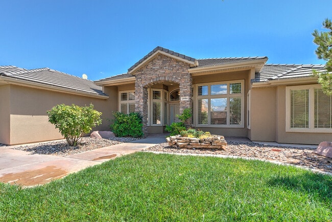 property at 1994 Knolls Dr S