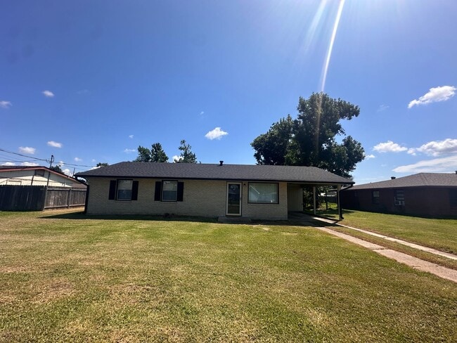 305 Louisiana Ave in Sulphur, LA - Building Photo - Building Photo
