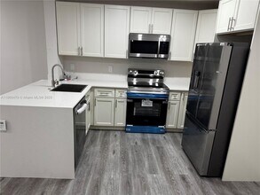 3292 NW 104th Ave in Coral Springs, FL - Building Photo - Building Photo