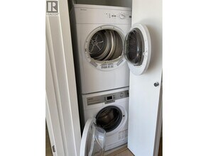 6588 Nelson Ave in Burnaby, BC - Building Photo - Building Photo