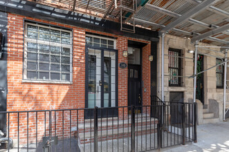 305 E Fourth St in New York, NY - Building Photo - Building Photo